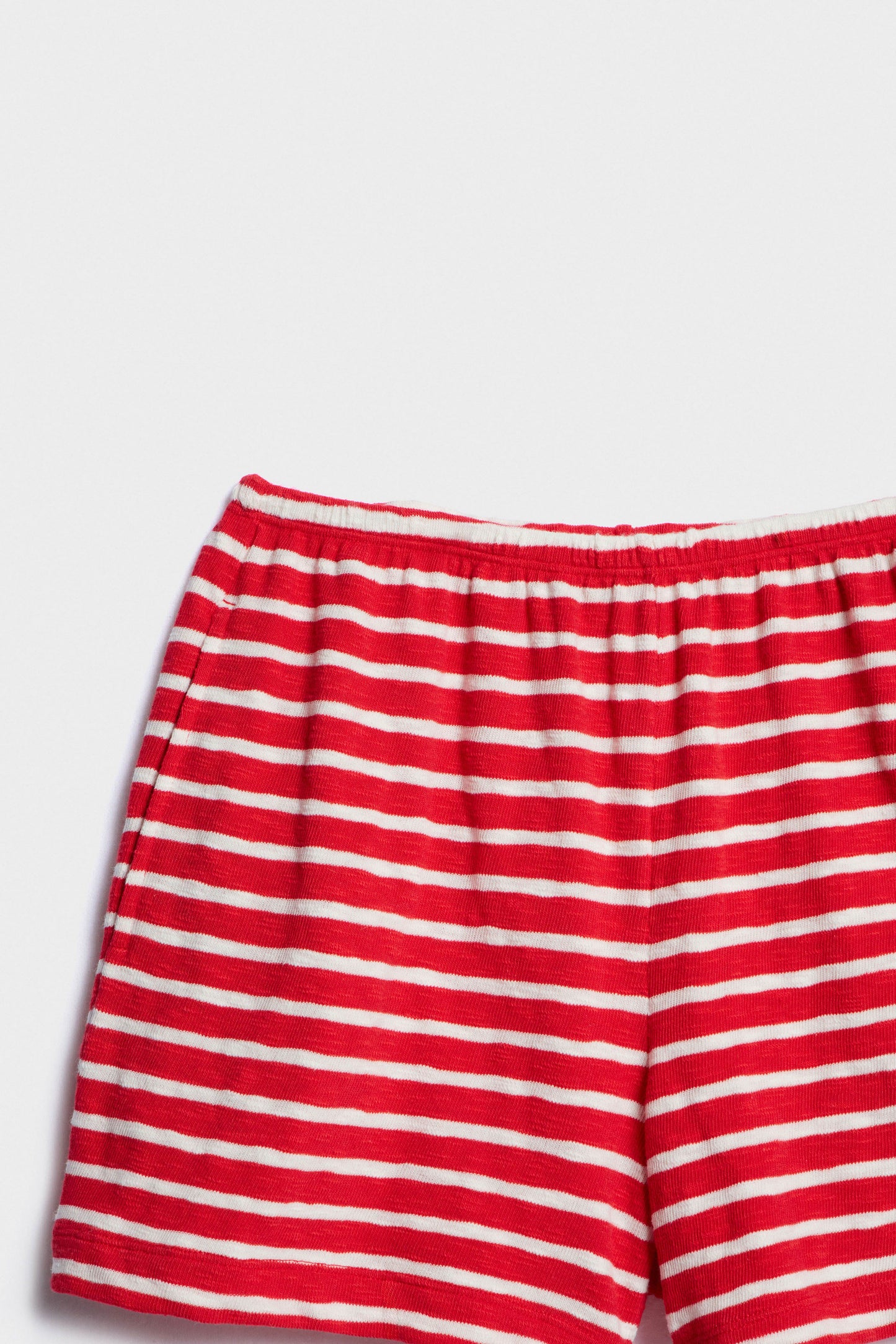 WHITE/RED
