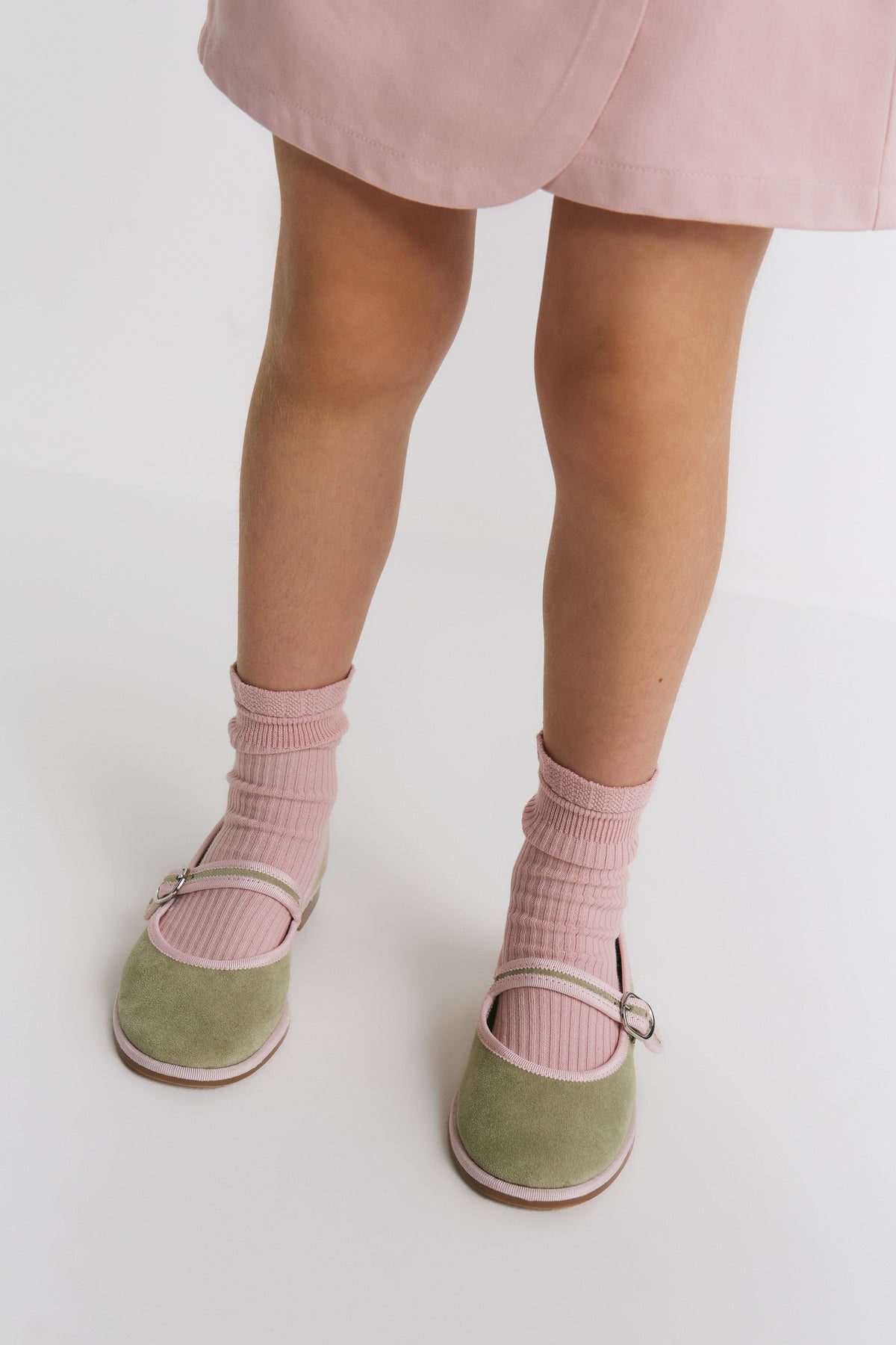 LIGHT OLIVE