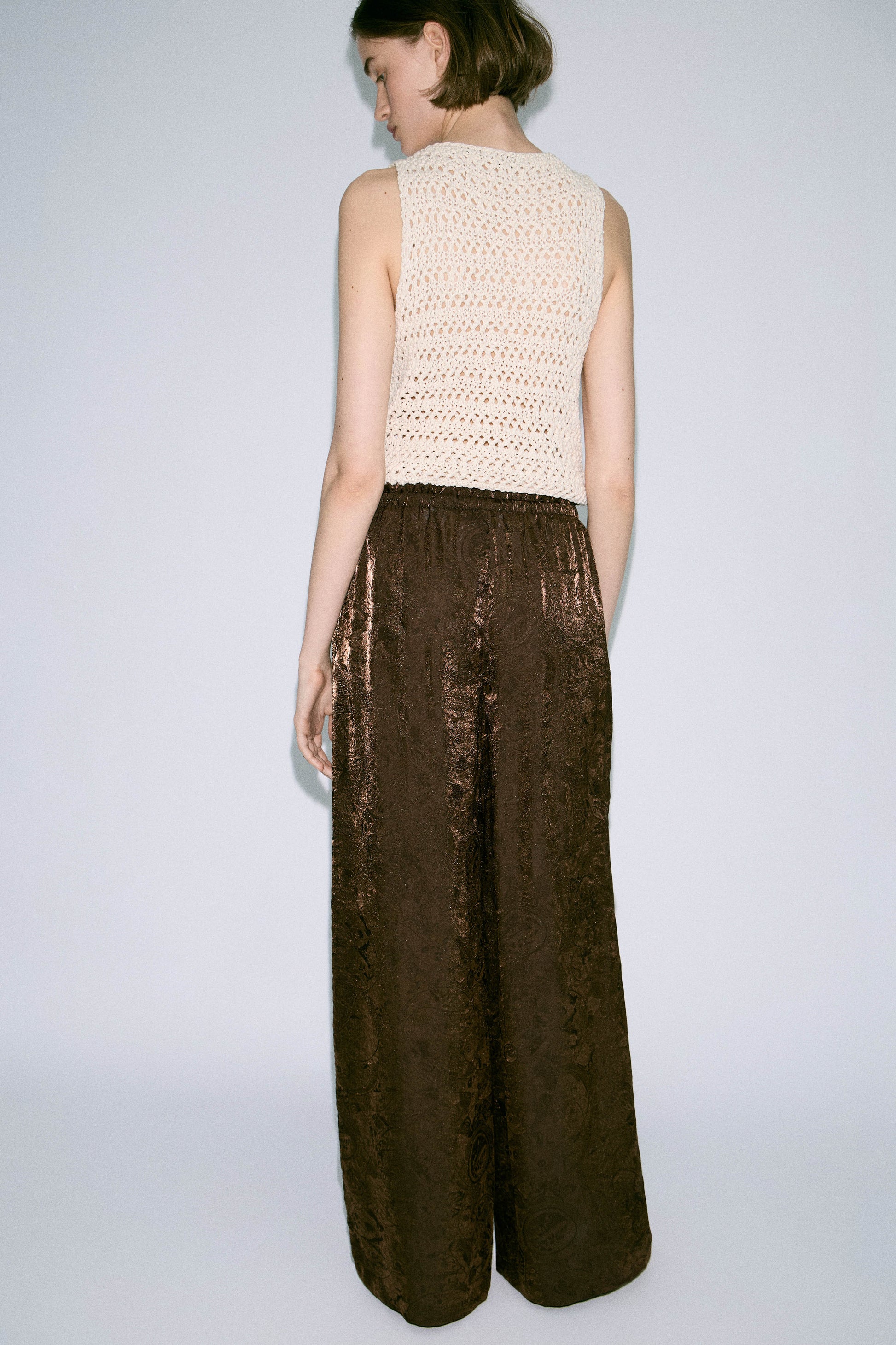 DARK BROWN