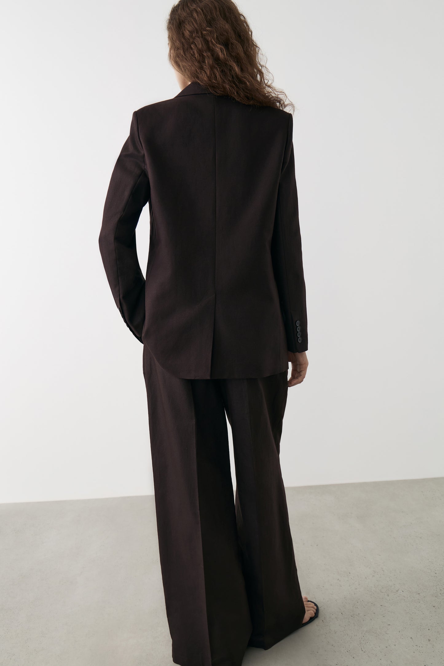 DARK BROWN