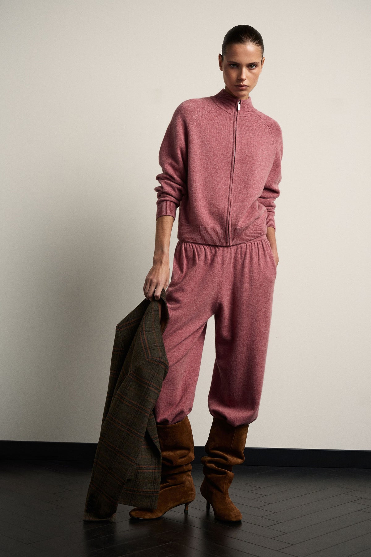 DUSTY ROSE