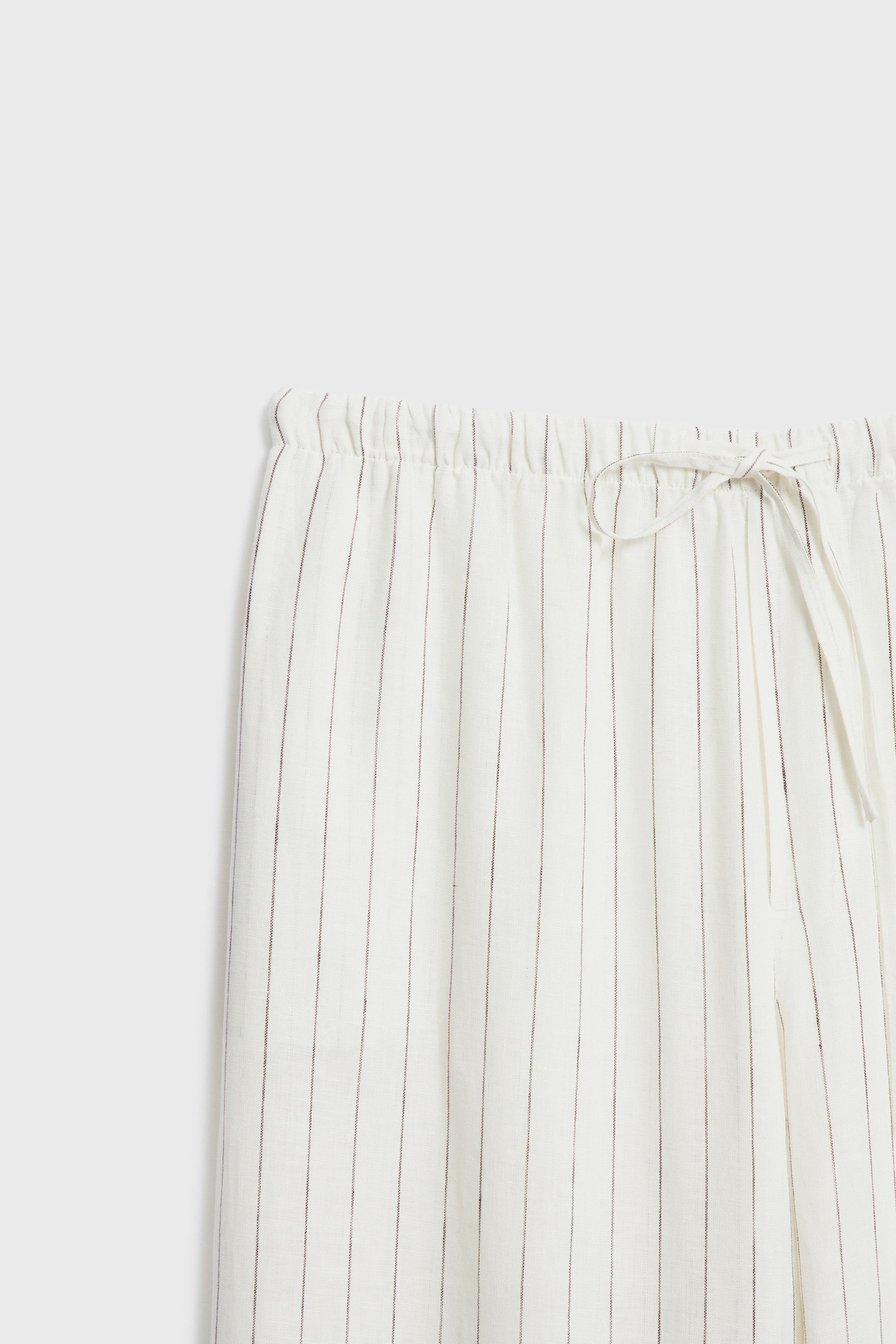 WHITE/BEIGE