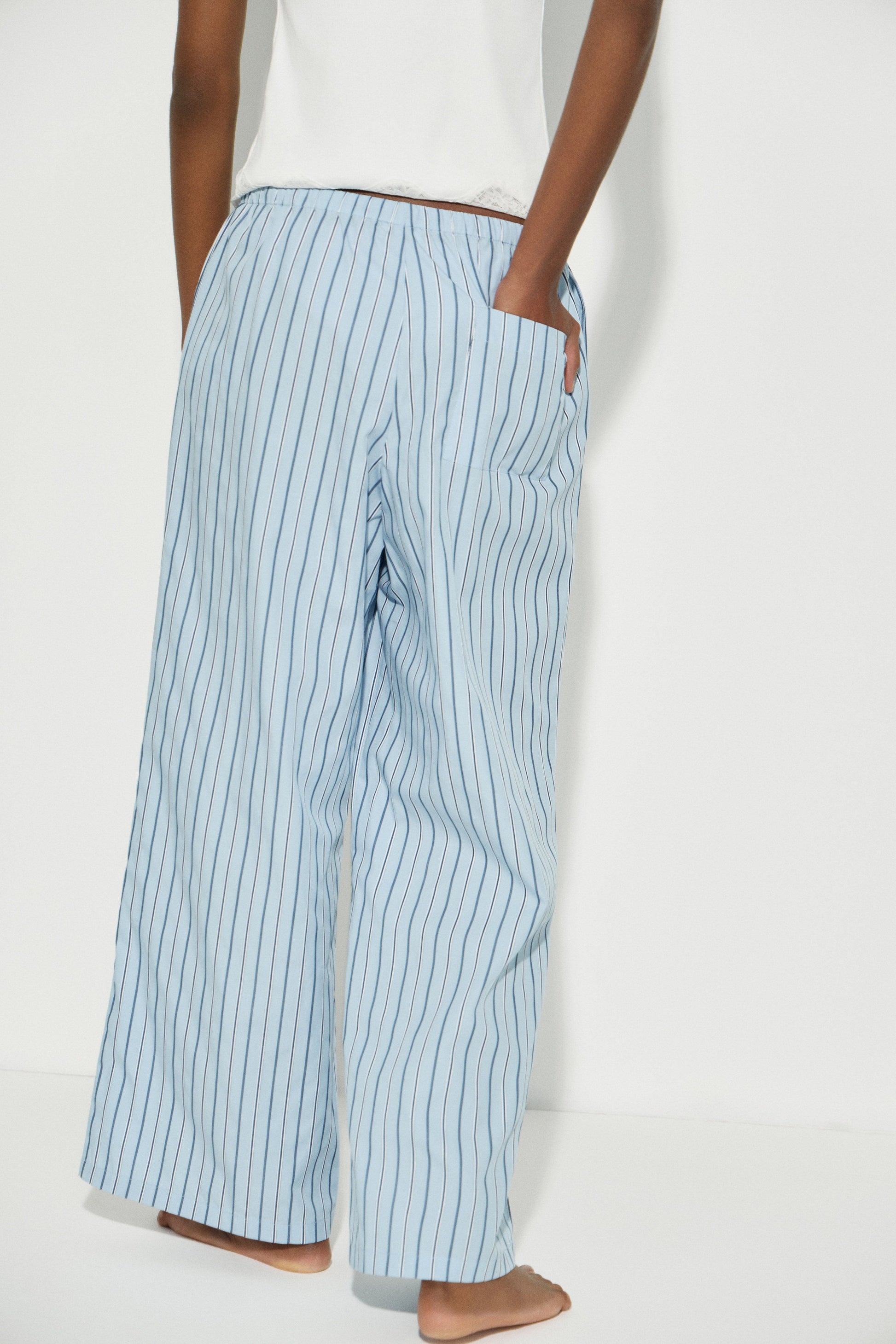 LIGHT BLUE/WHITE
