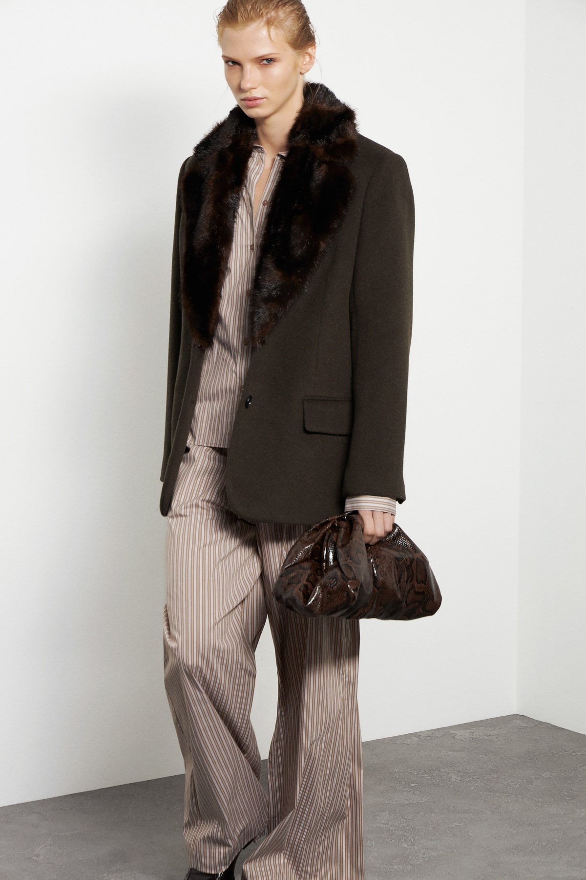DARK BROWN