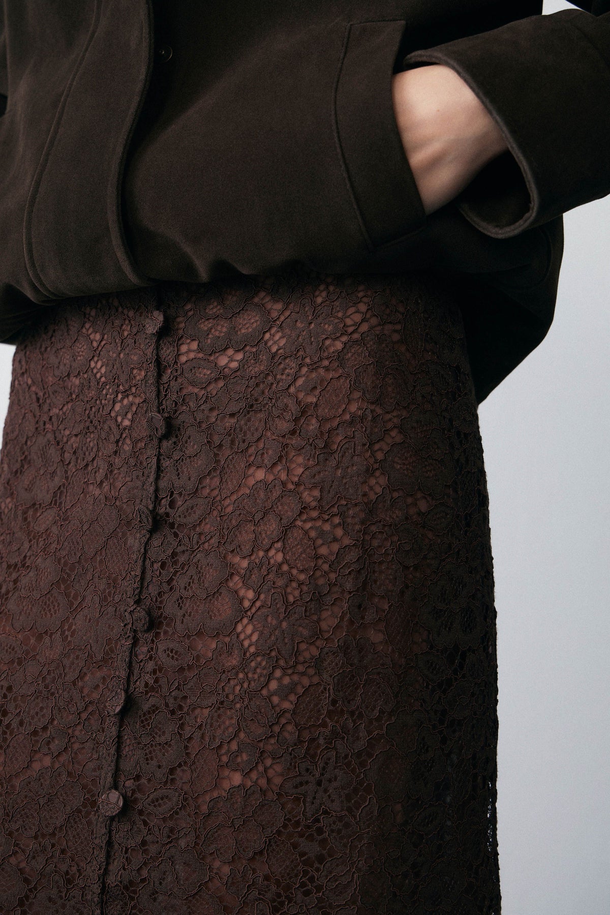 DARK BROWN