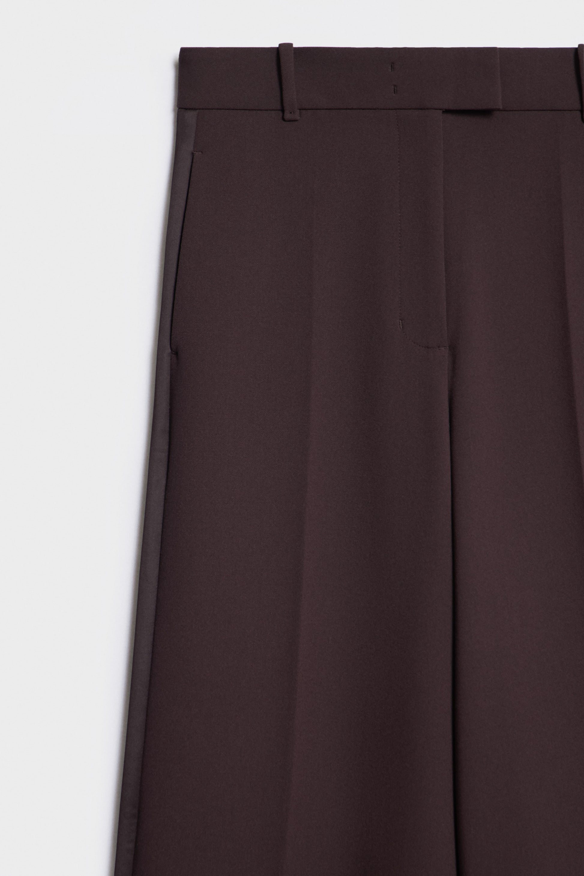 DARK BROWN
