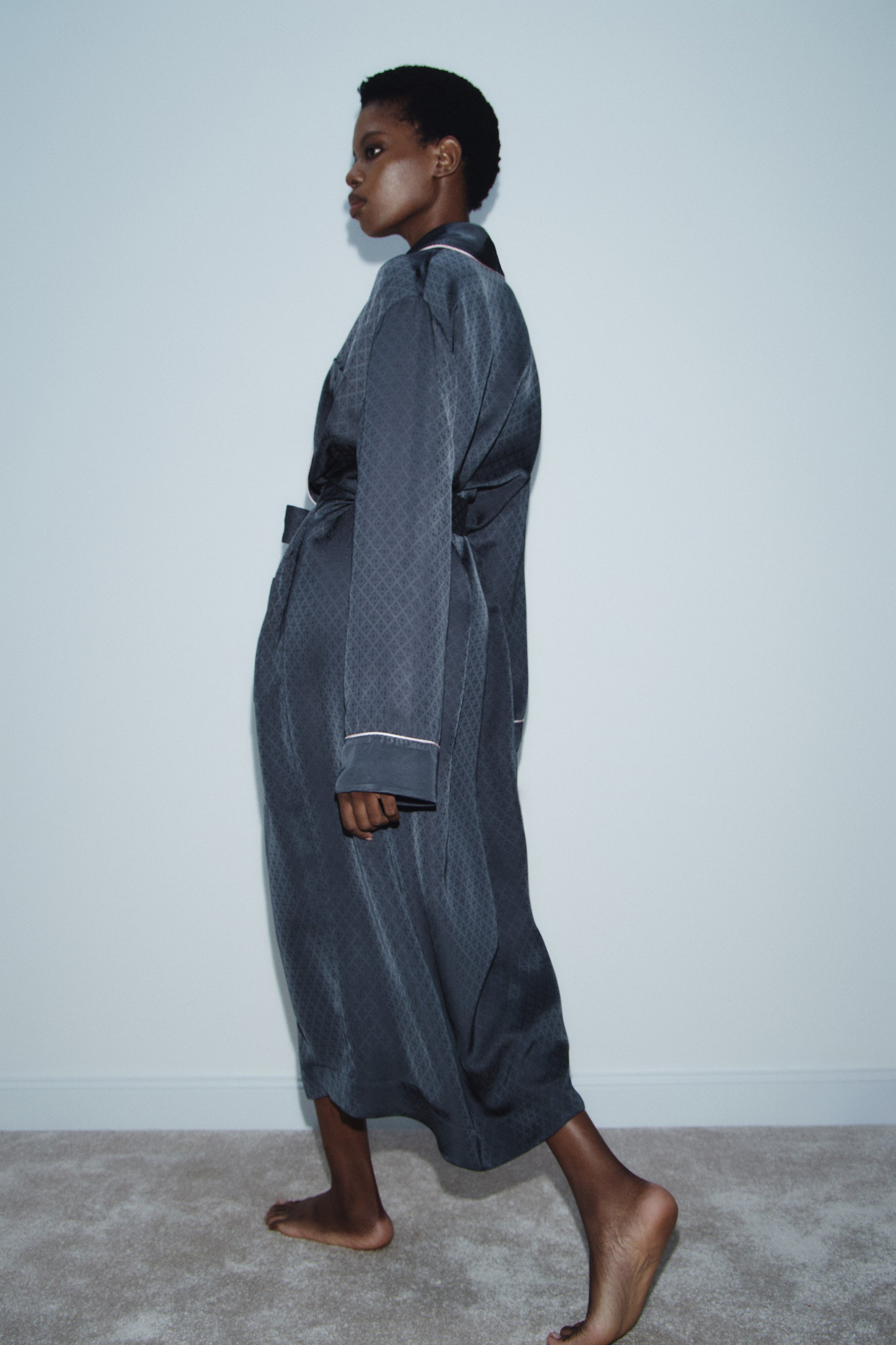 ANTHRACITE GREY