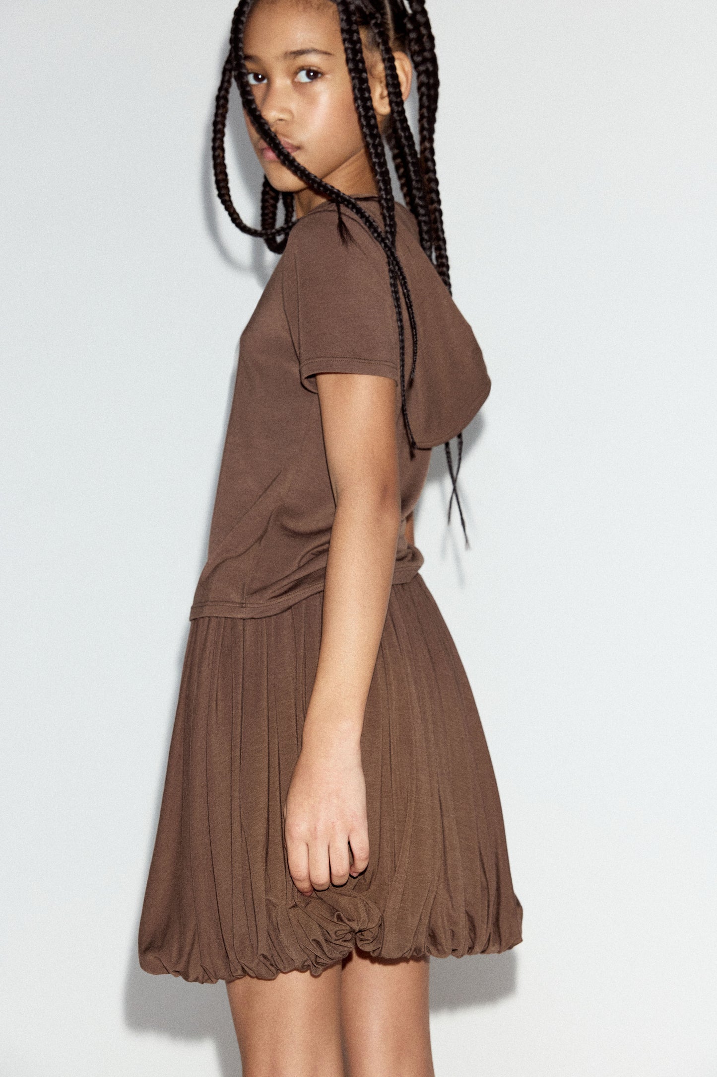 DARK BROWN