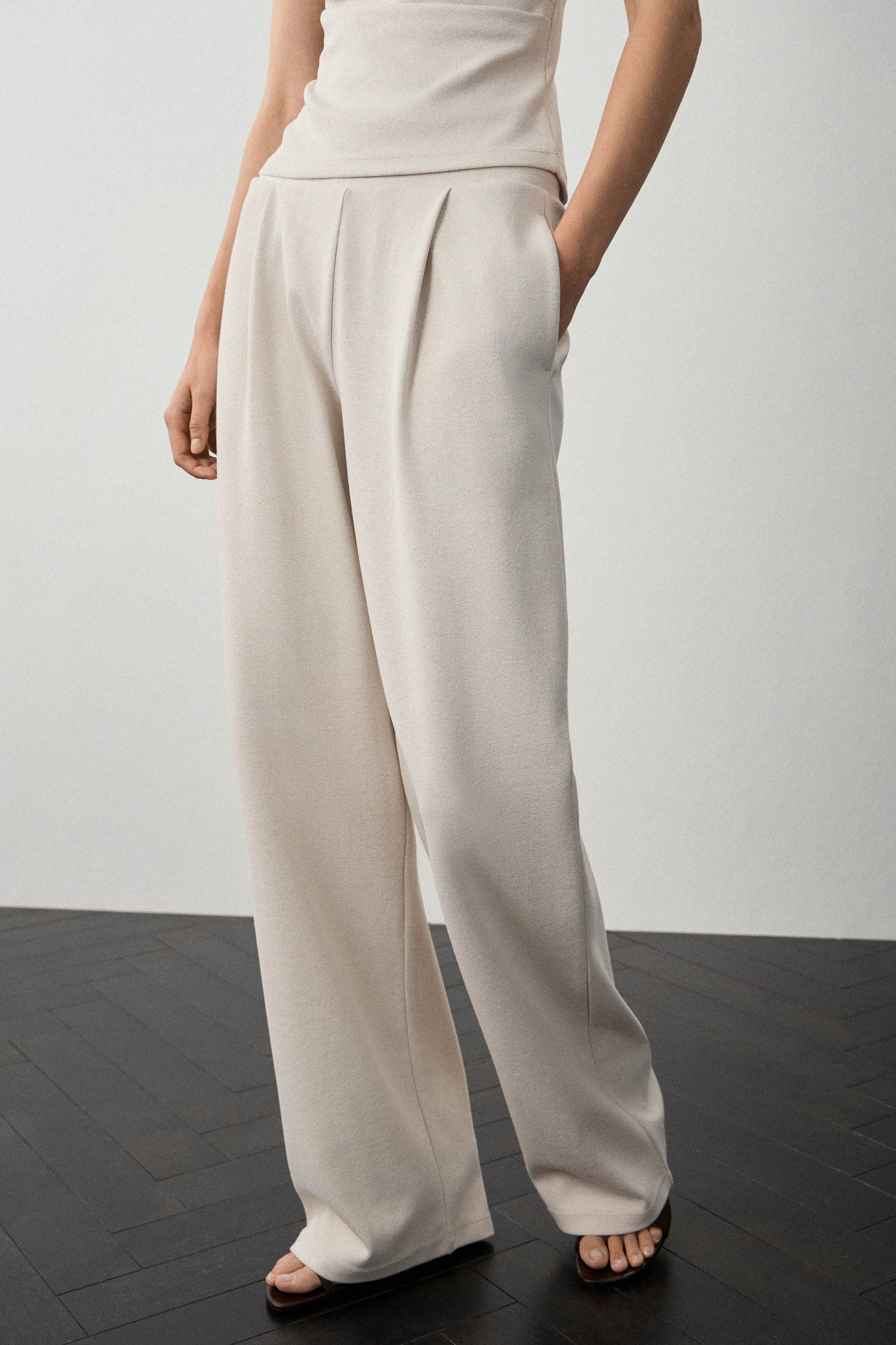 POWDER BEIGE