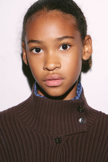 DARK BROWN