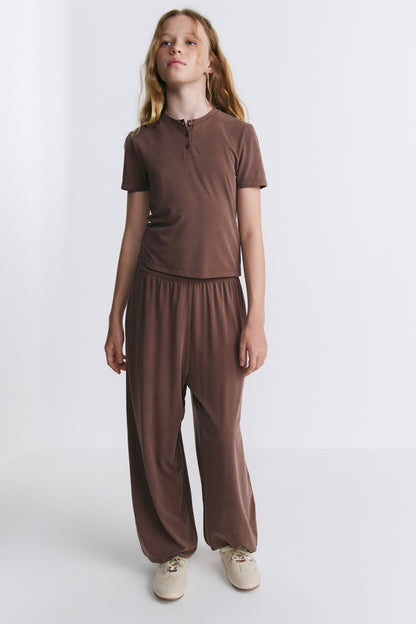DARK BROWN