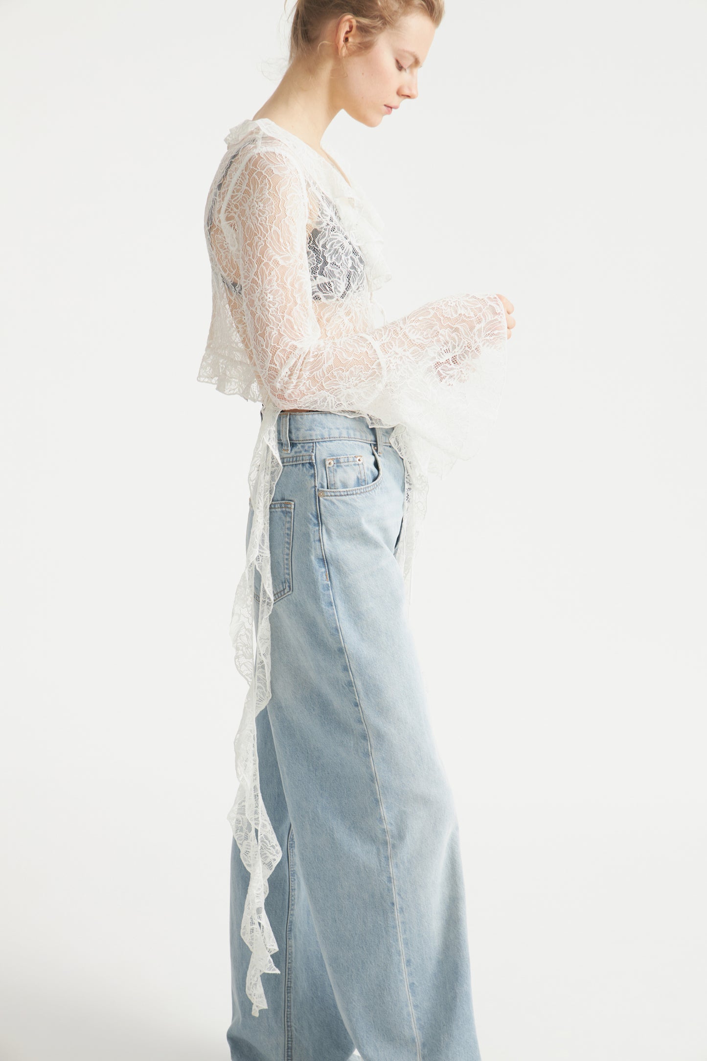 FRILL-TRIMMED LACE BLOUSE