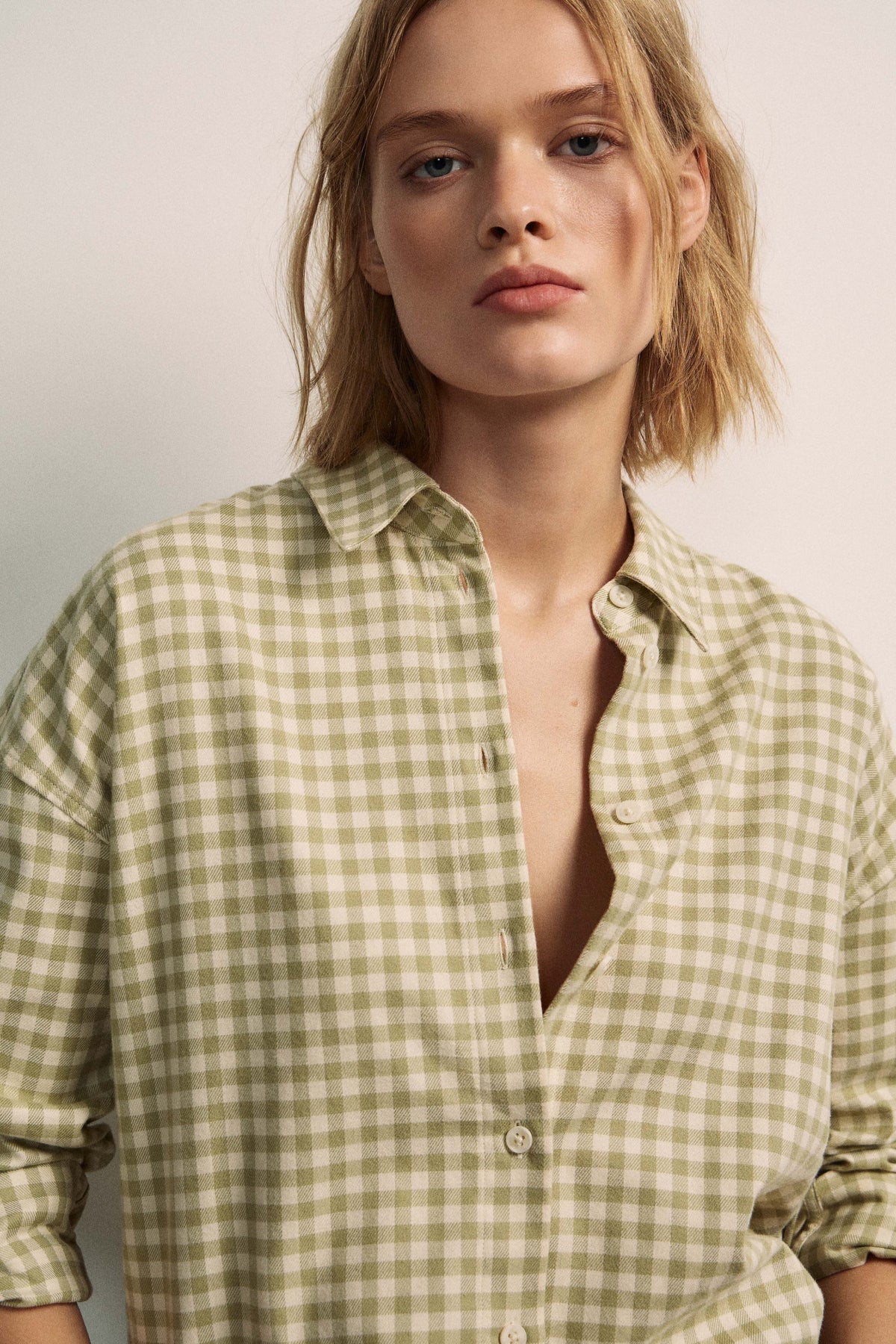 GREY/GREEN