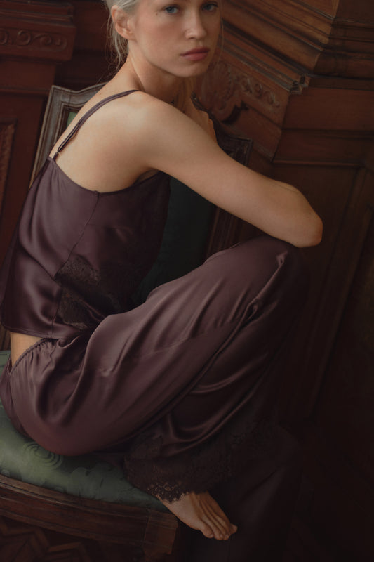 DARK BROWN