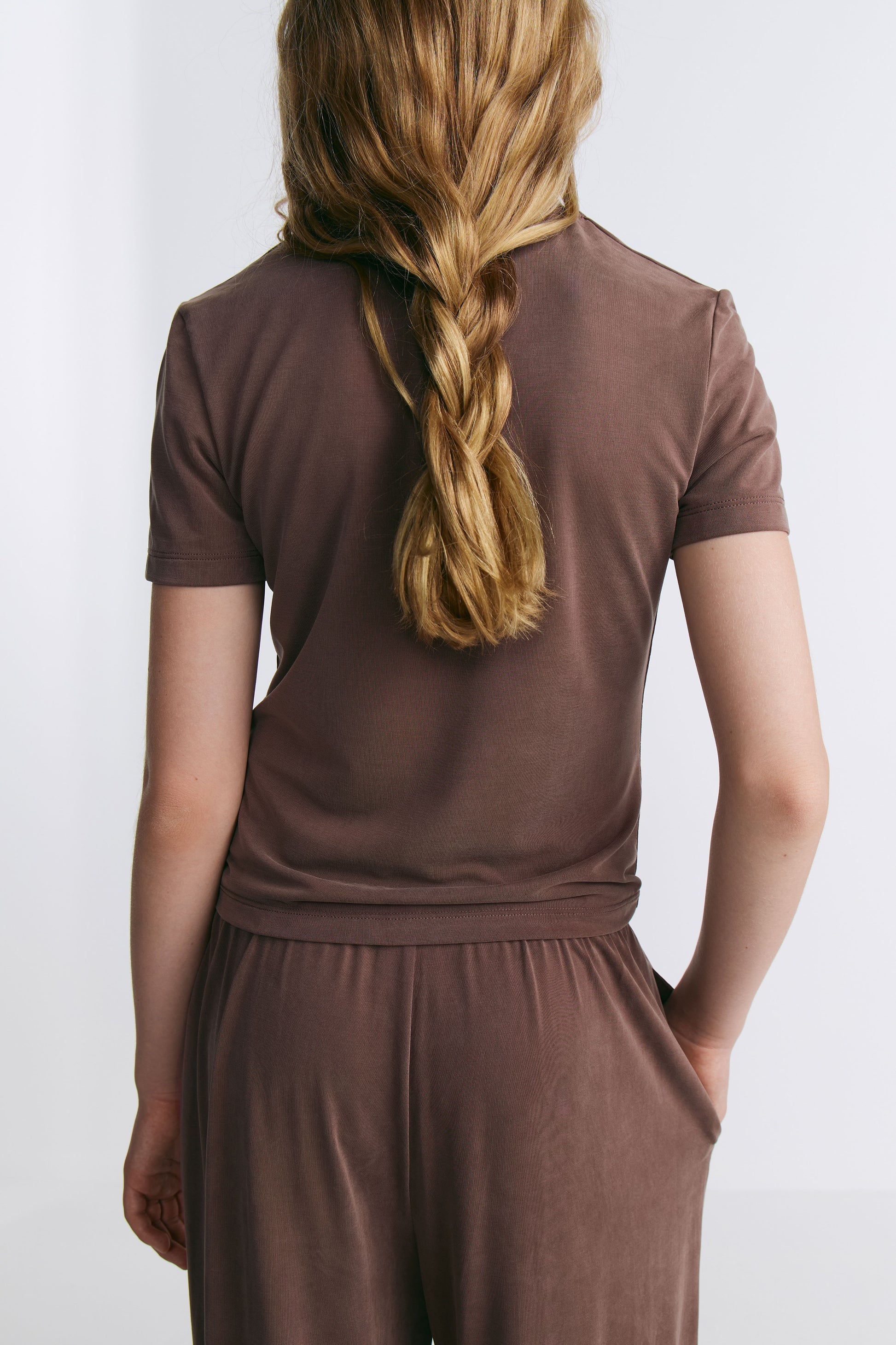 DARK BROWN