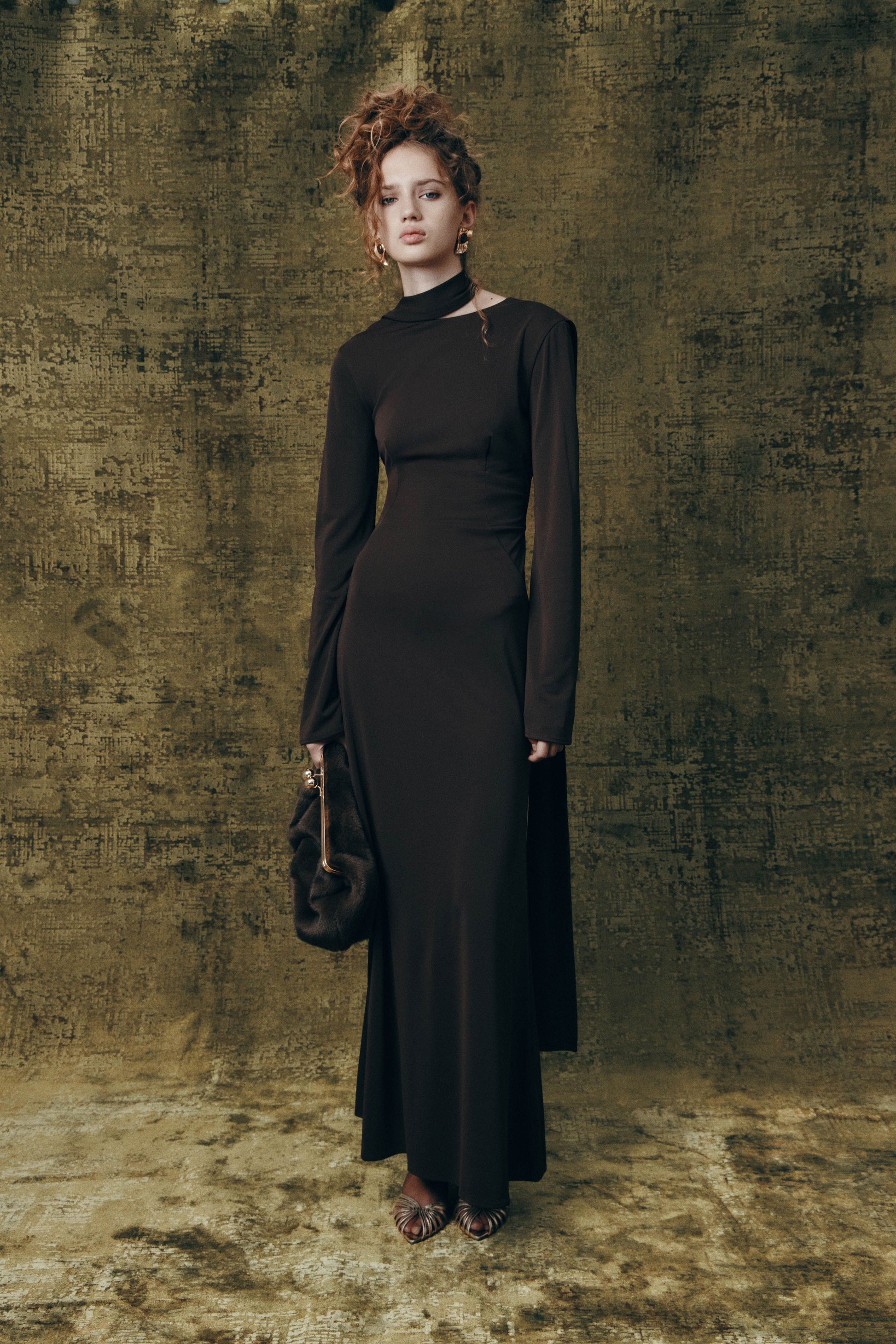 DARK BROWN