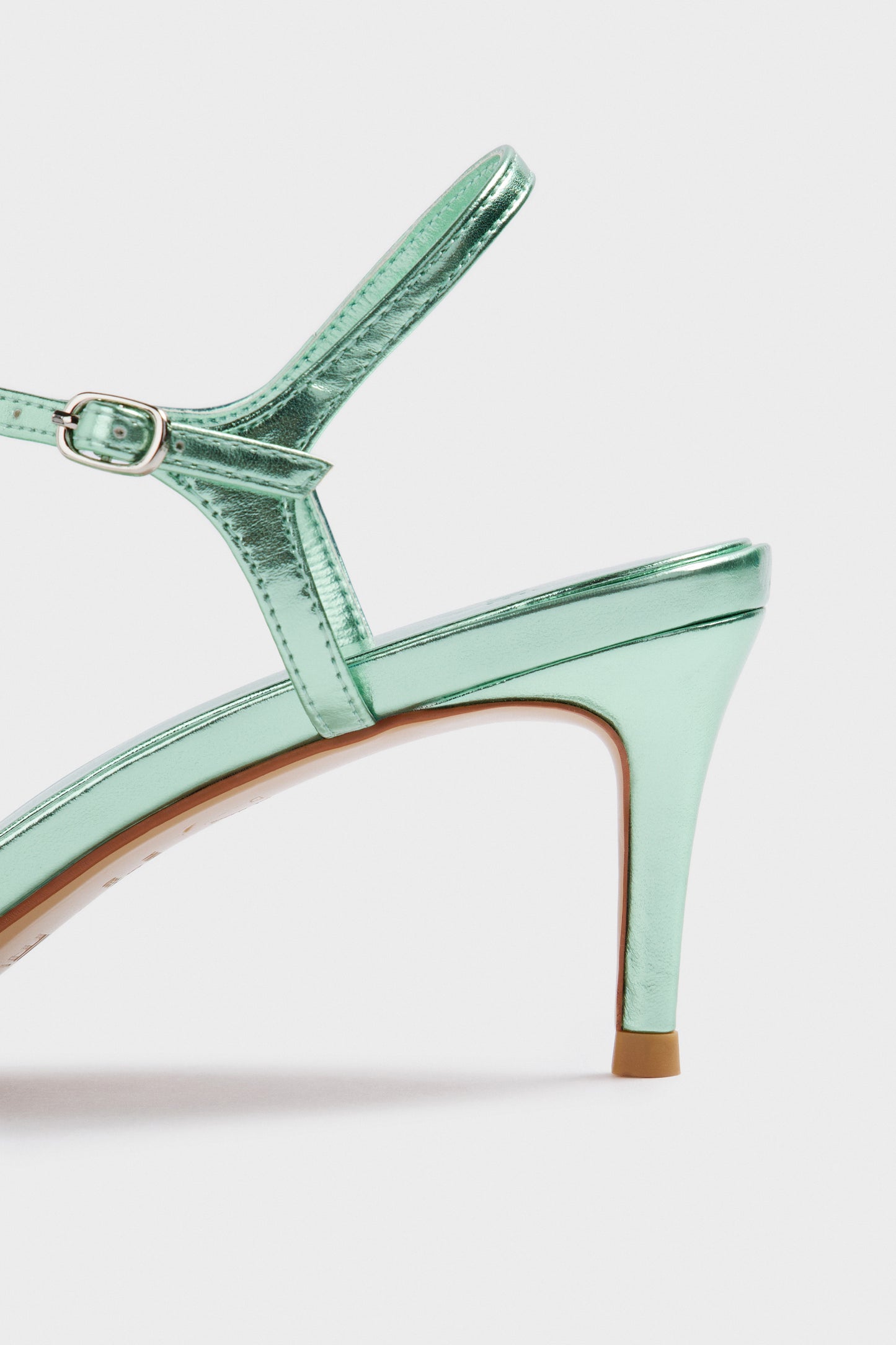 LIGHT GREEN