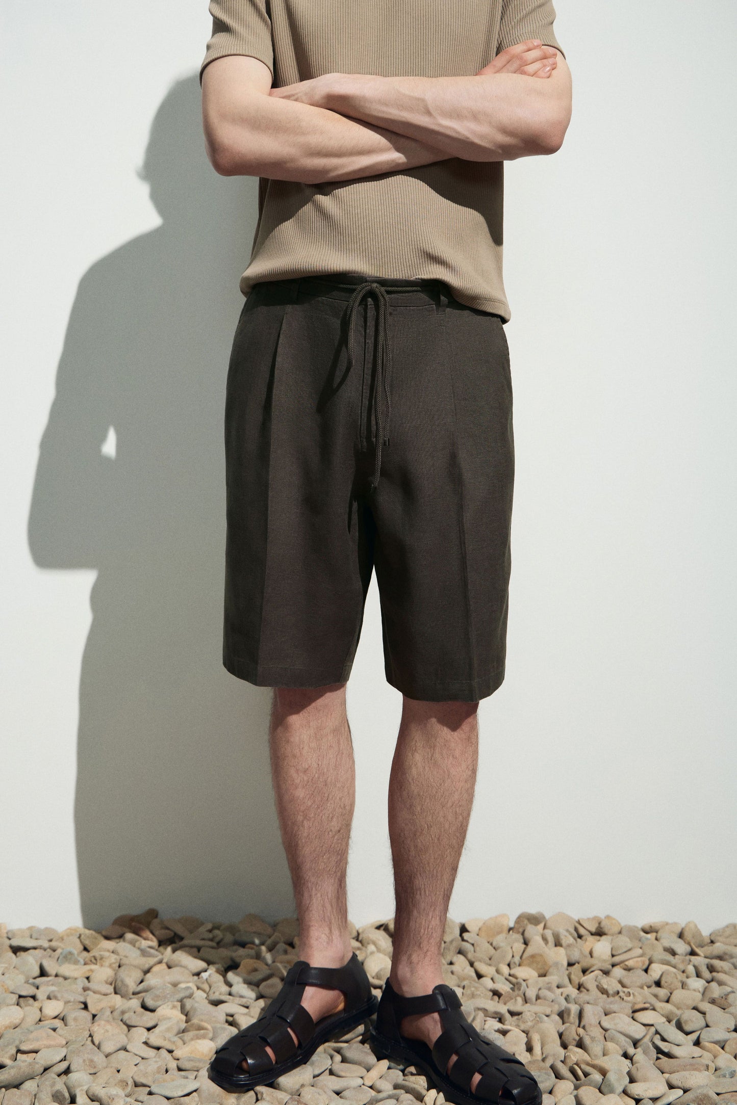 DARK BROWN