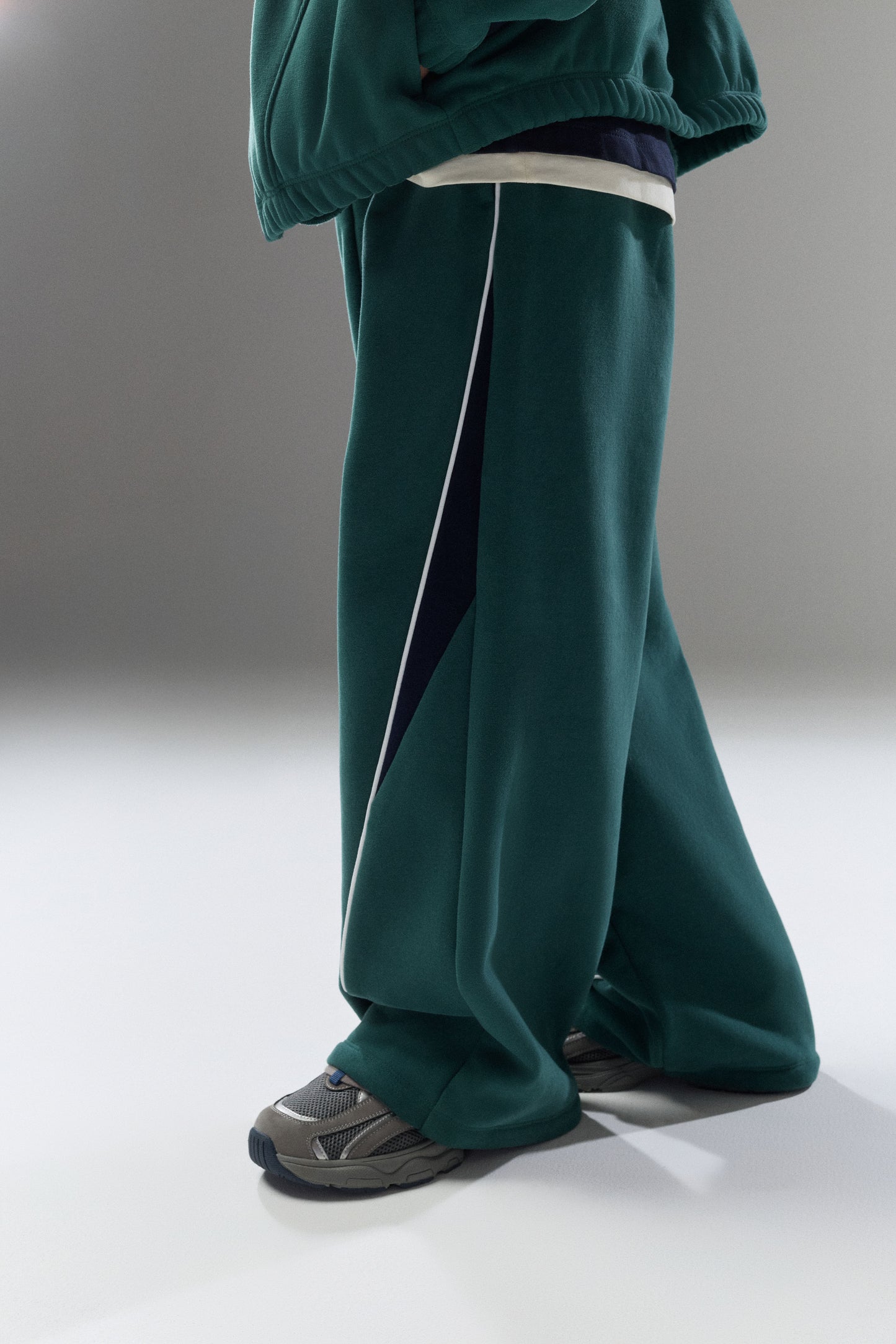 BOTTLE GREEN